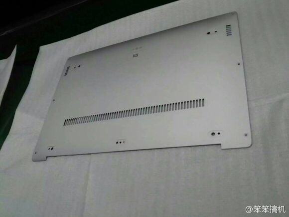 小米筆記本？看樣子面板是鋁模具