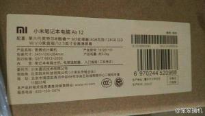 小米筆記本？看樣子面板是鋁模具